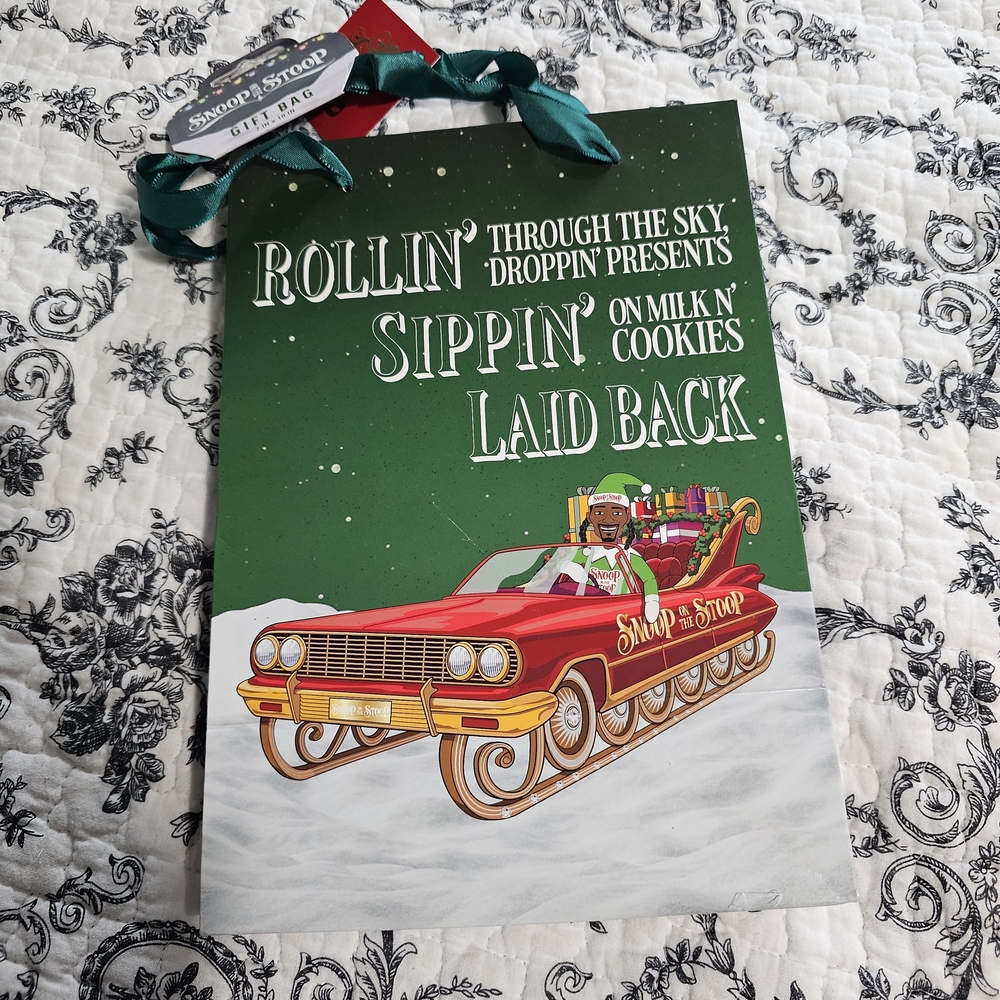 Snoop On A Stoop Gift Bag